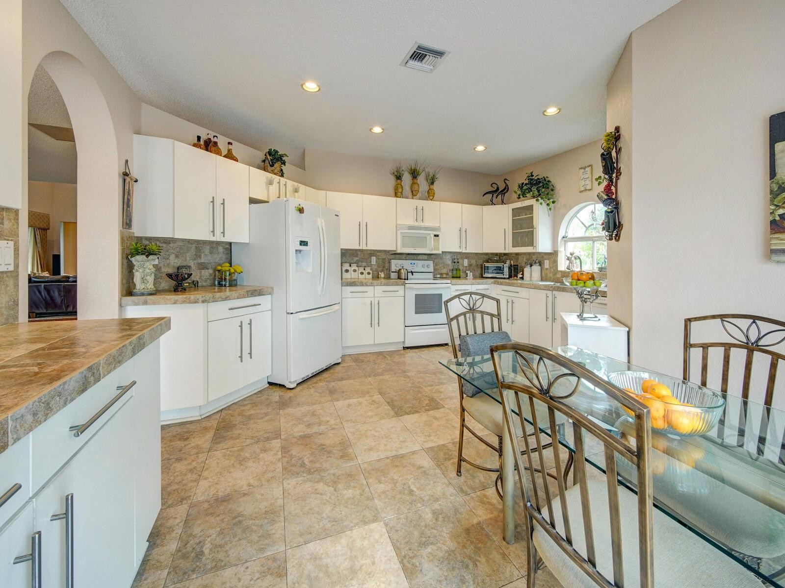 SAWGRASS VILLAGE - Residential