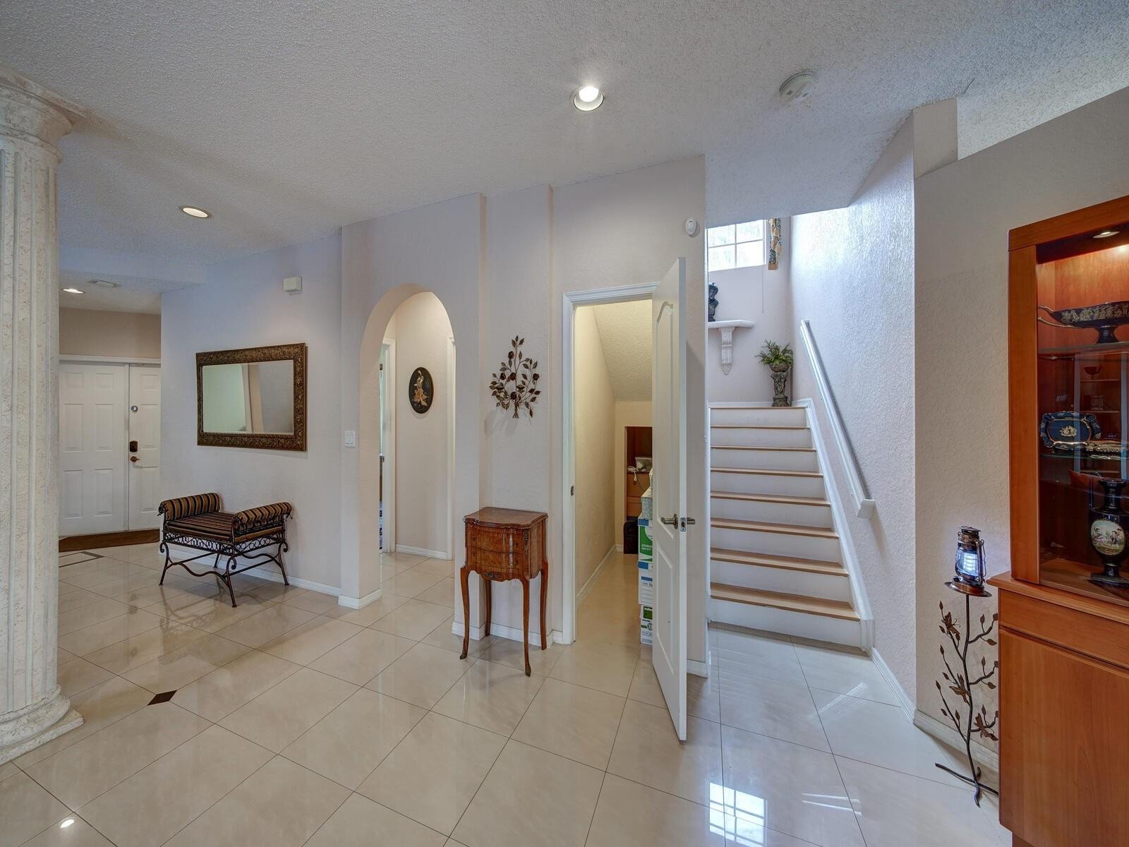 SAWGRASS VILLAGE - Residential