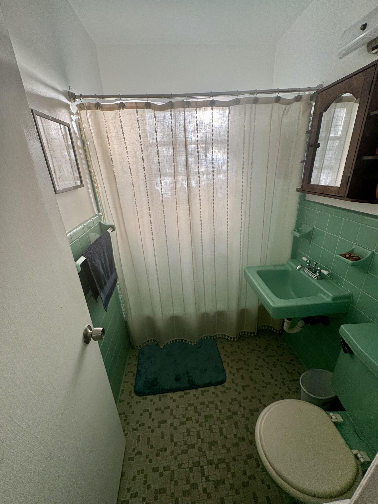 NORTH LAKESIDE CONDO - Residential Lease