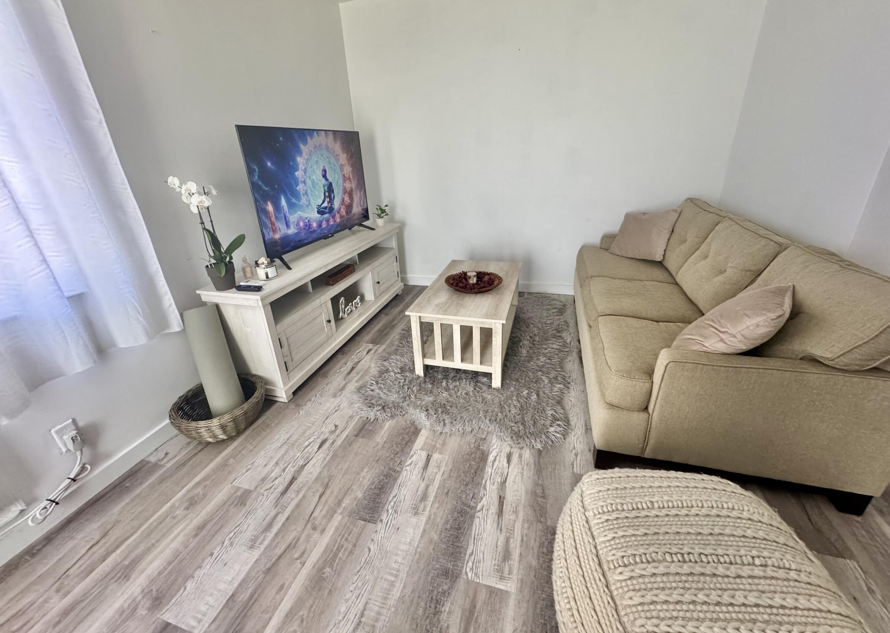 NORTH LAKESIDE CONDO - Residential Lease