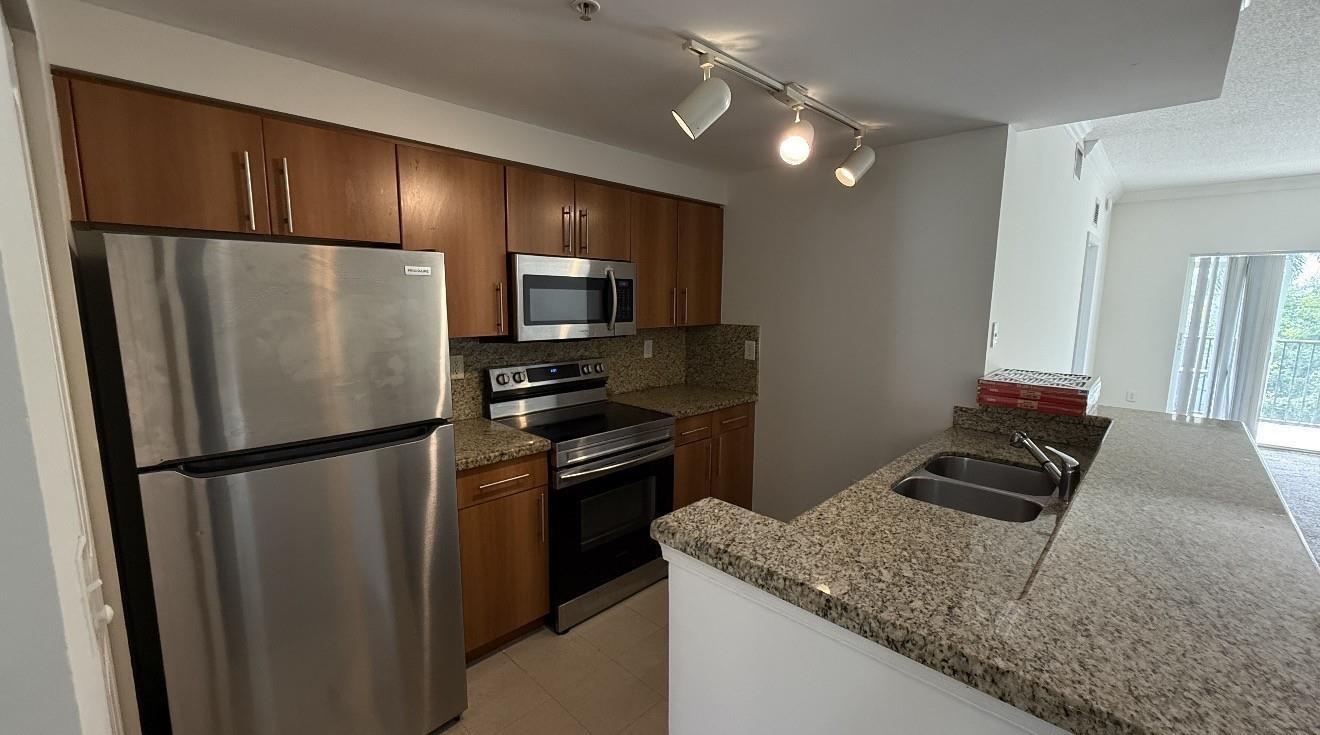 EL-AD POINCIANA CONDO - Residential Lease