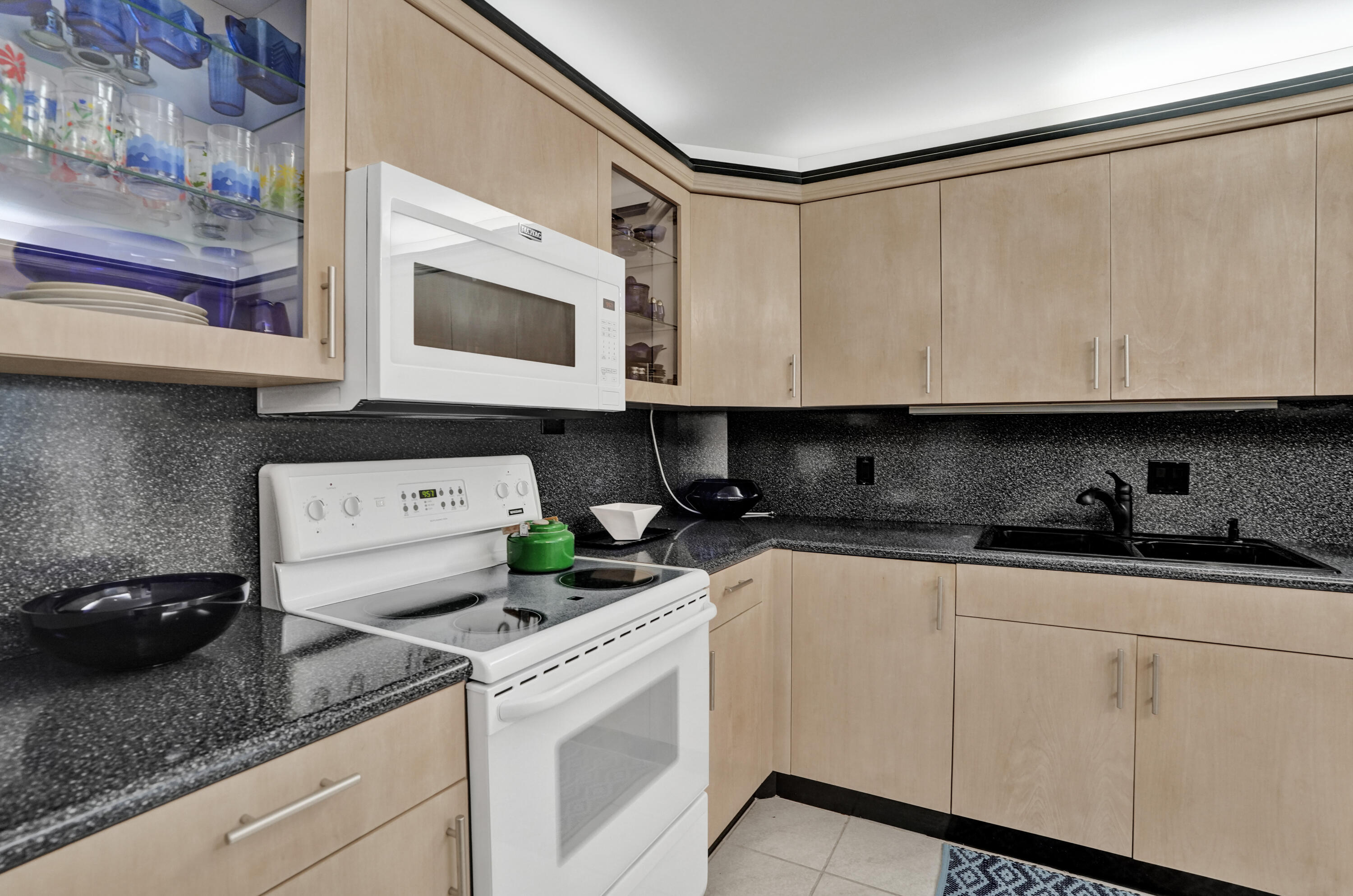 PLAYA DEL MAR CONDO - Residential