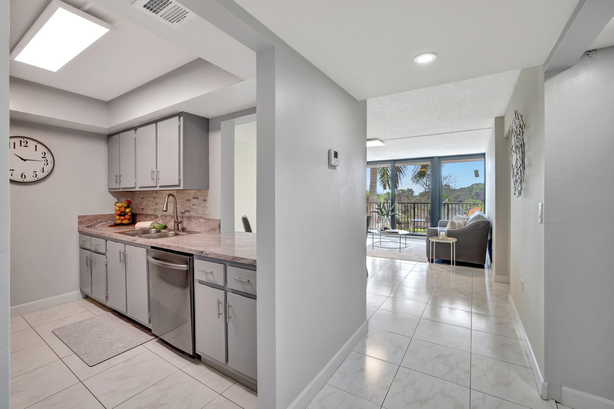 RIVER REACH CONDOMINIUM III - Residential Lease