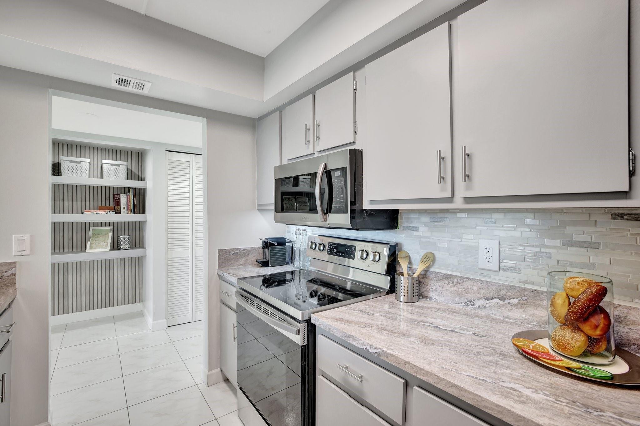 RIVER REACH CONDOMINIUM III - Residential Lease