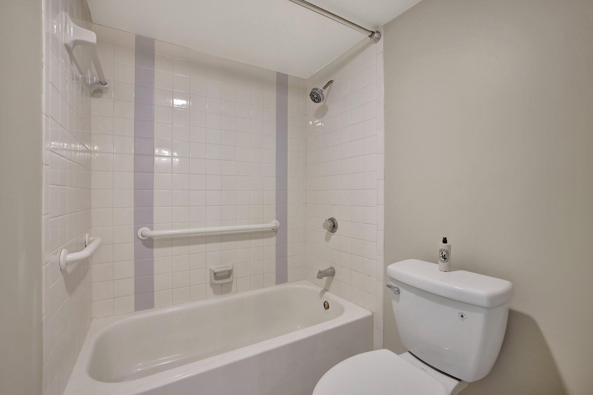 RIVER REACH CONDOMINIUM III - Residential Lease