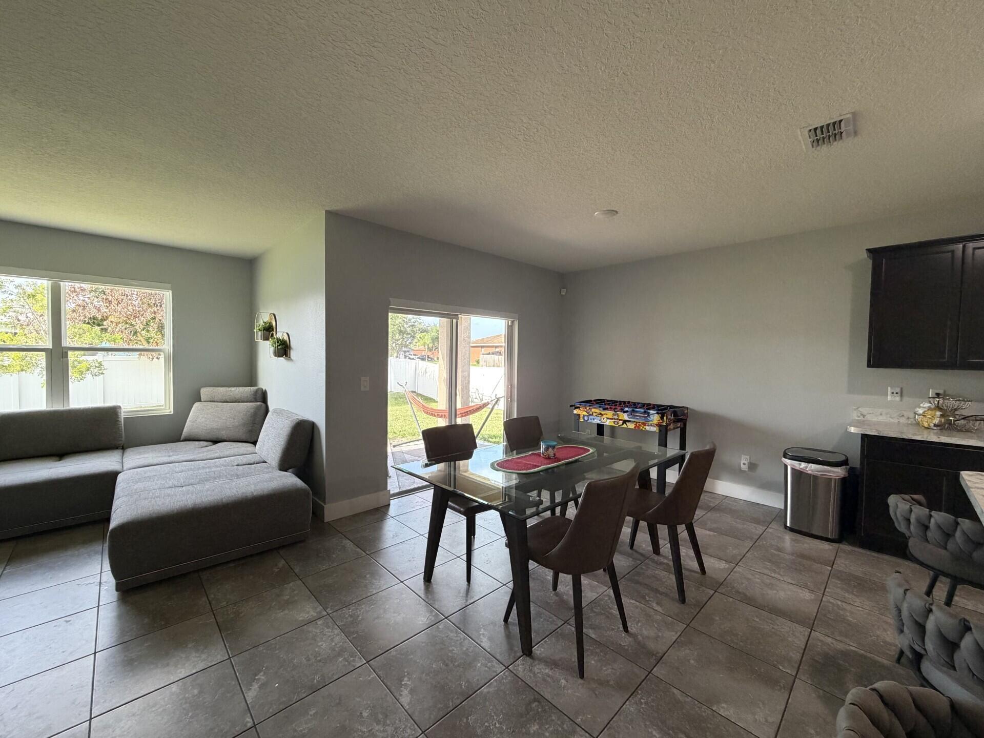 PORT ST LUCIE SECTION 18 - Residential