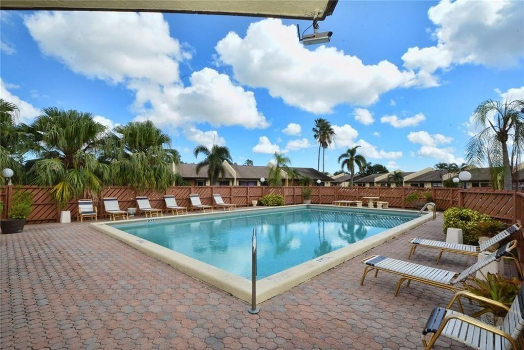 WOODLAKE ISLES 108-5 B - Residential