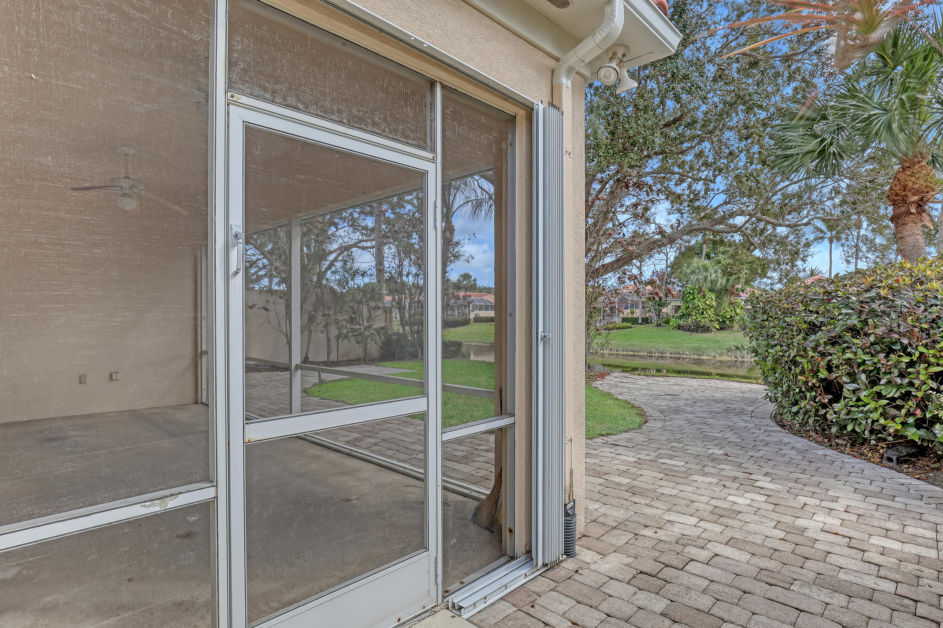 RIVERWALK 4 - Residential