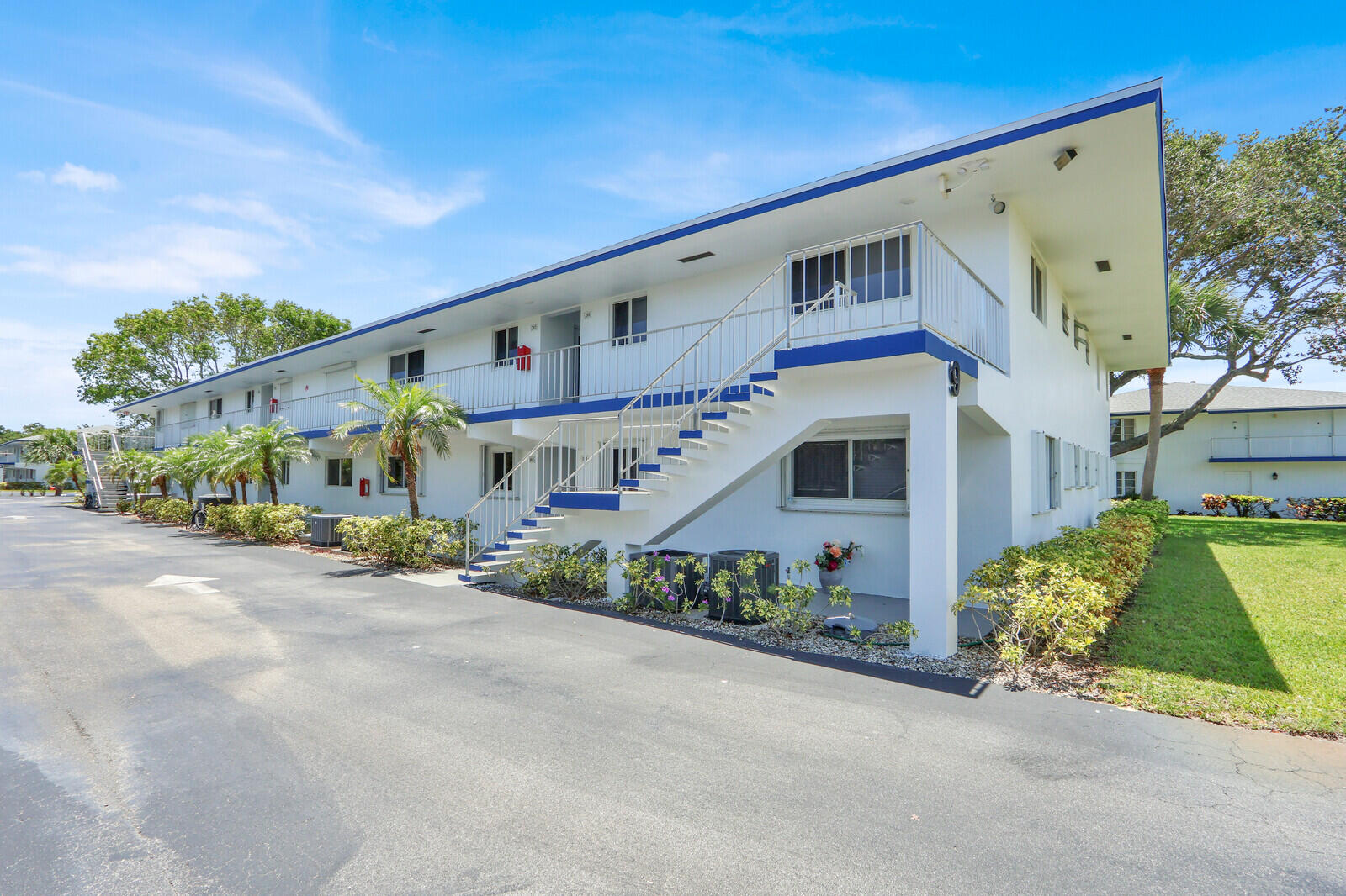 TEQUESTA GARDEN CONDO 1 - Residential