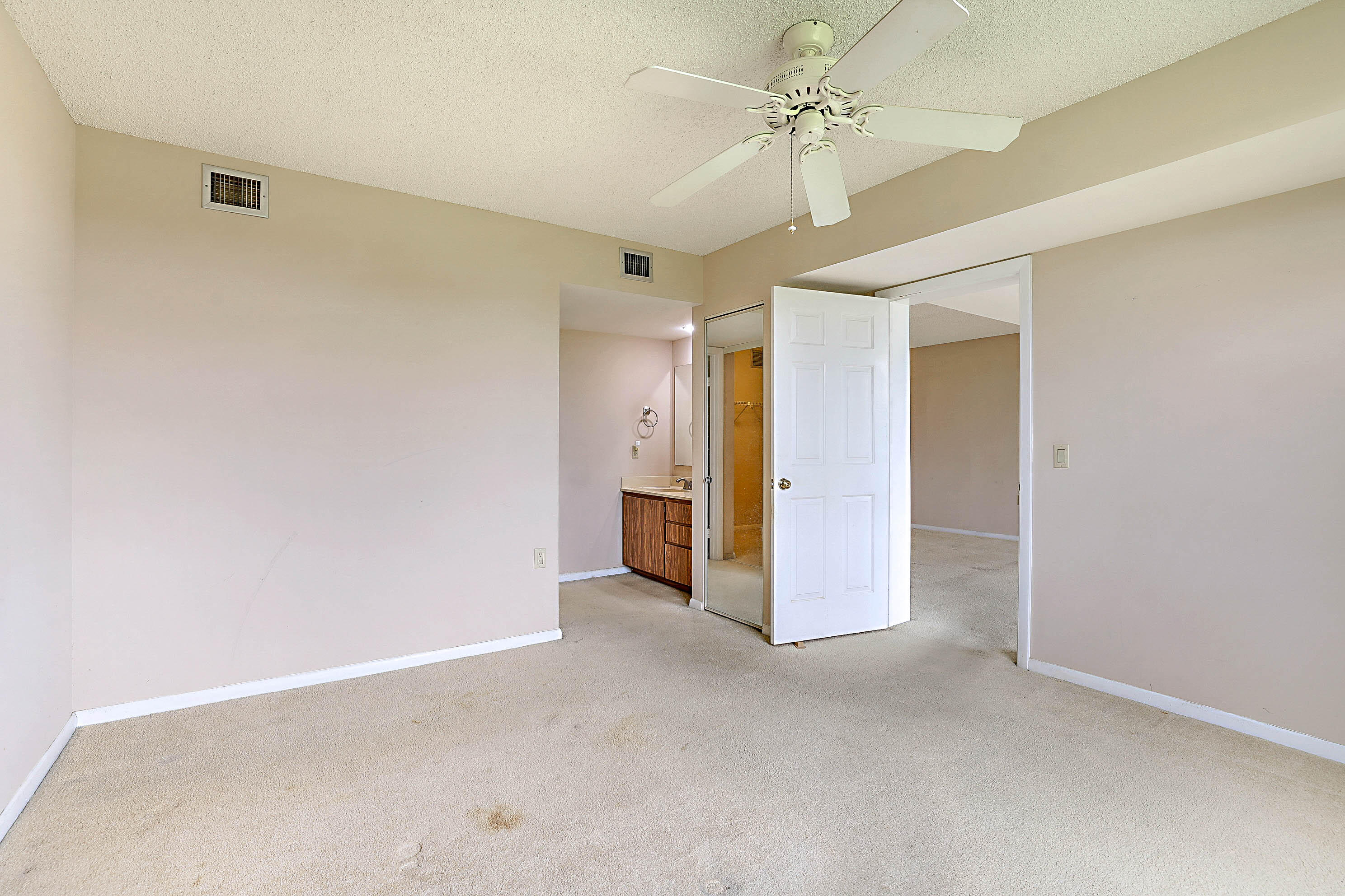 WHITEHALL CONDO OF THE LANDS OF THE PRESIDENT - Residential
