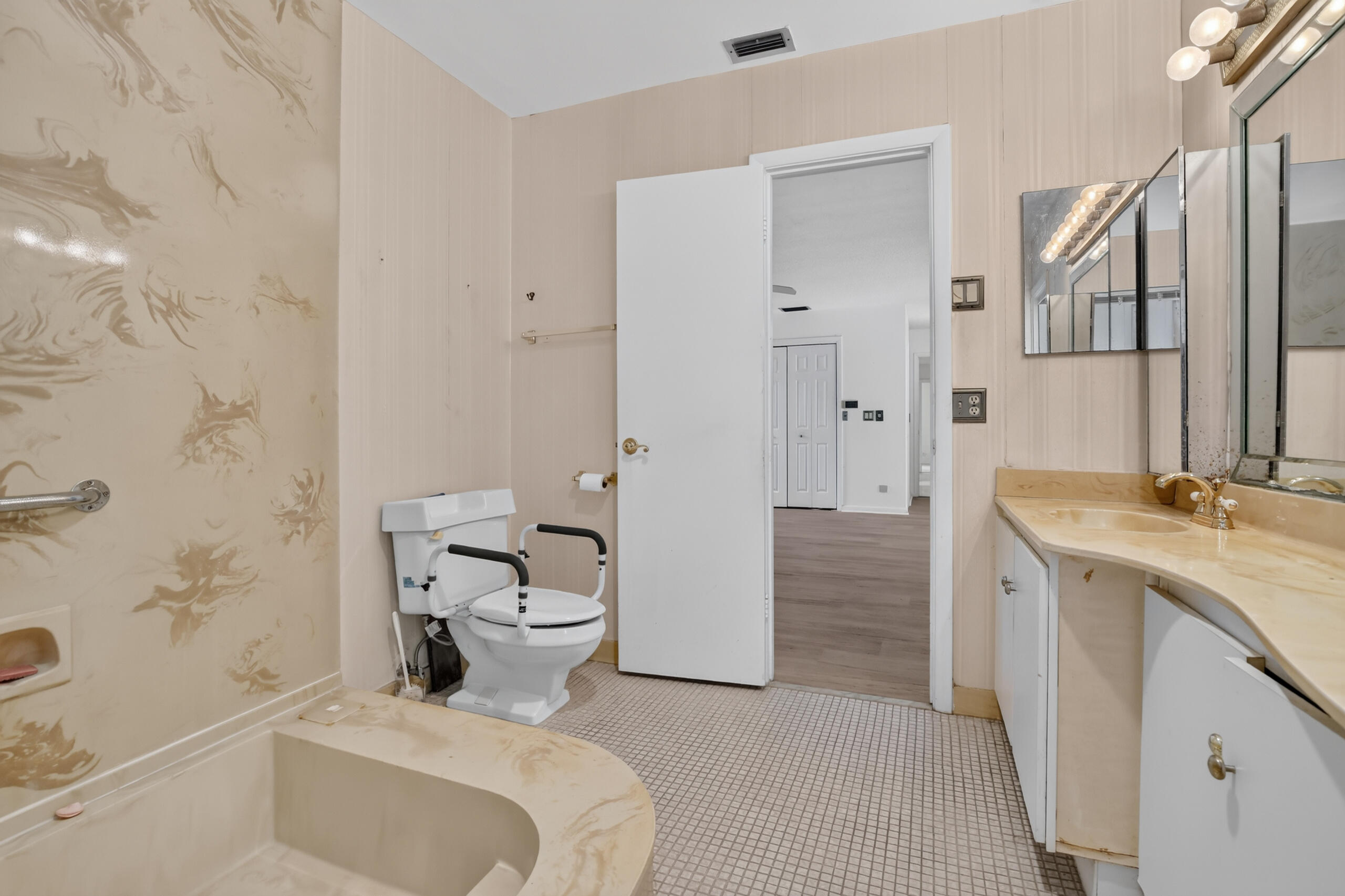 BONAVENTURE LAKES - Residential