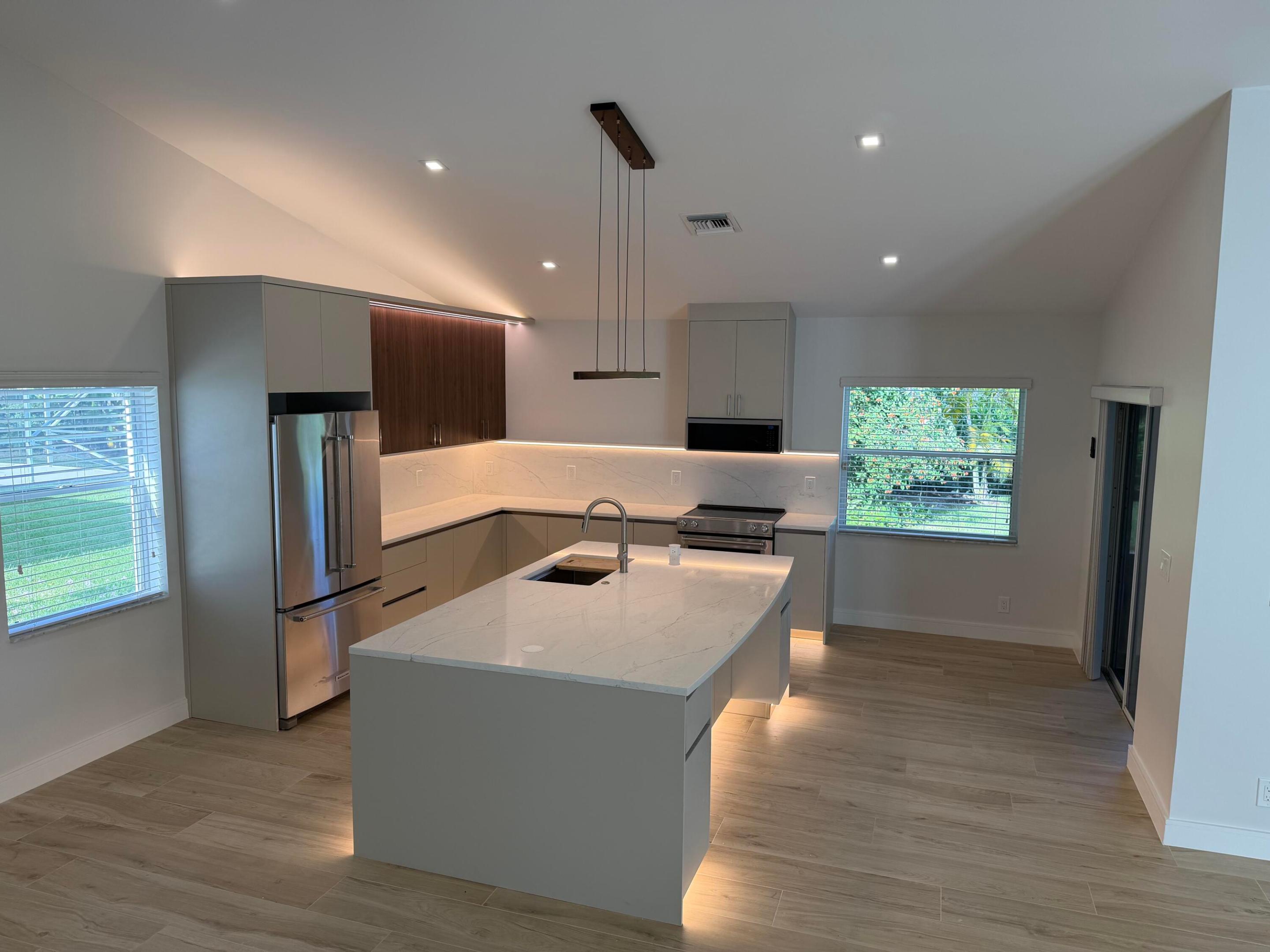 ADDISON COURT - Residential Lease