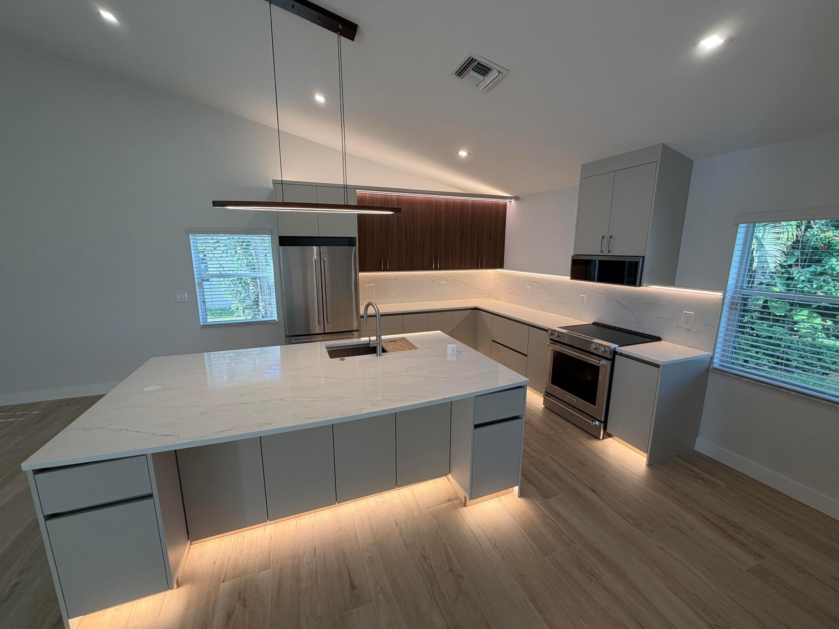 ADDISON COURT - Residential Lease