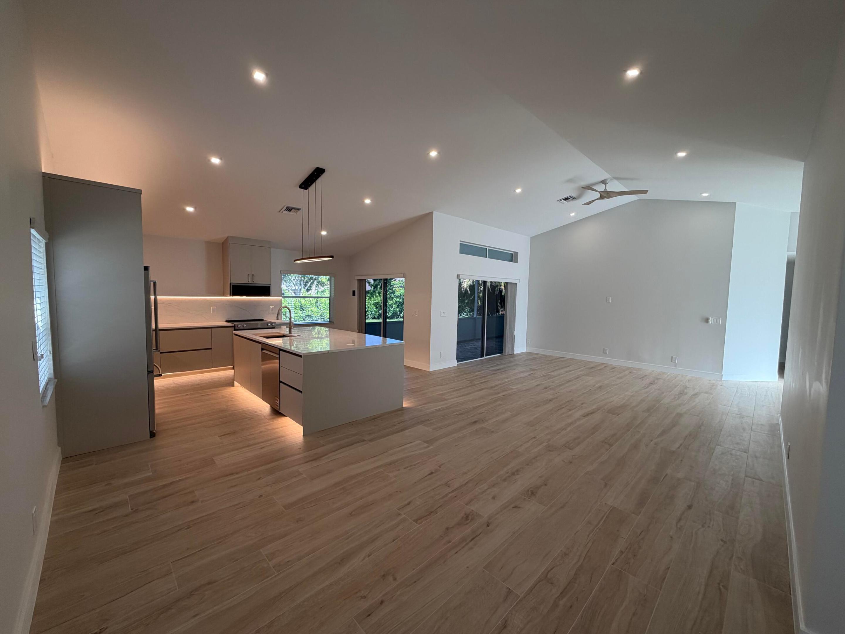 ADDISON COURT - Residential Lease