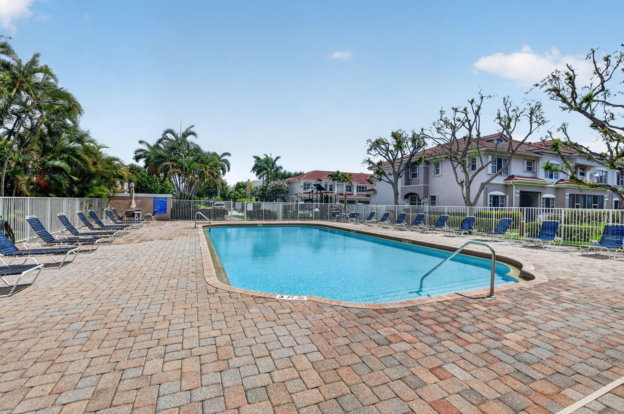 CARRIAGE POINTE - Residential