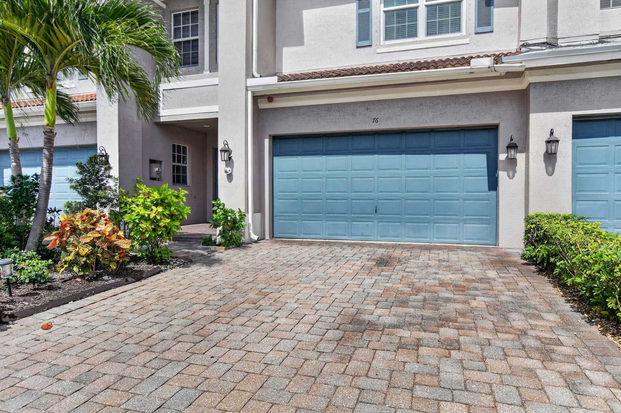 CARRIAGE POINTE - Residential