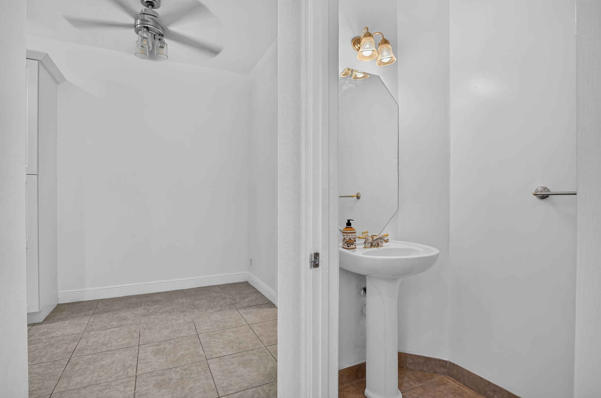 CARRIAGE POINTE - Residential