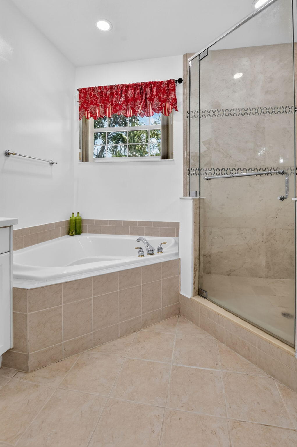 CARRIAGE POINTE - Residential