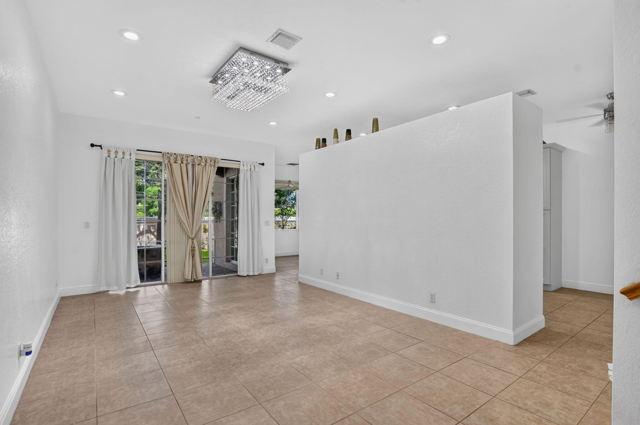 CARRIAGE POINTE - Residential