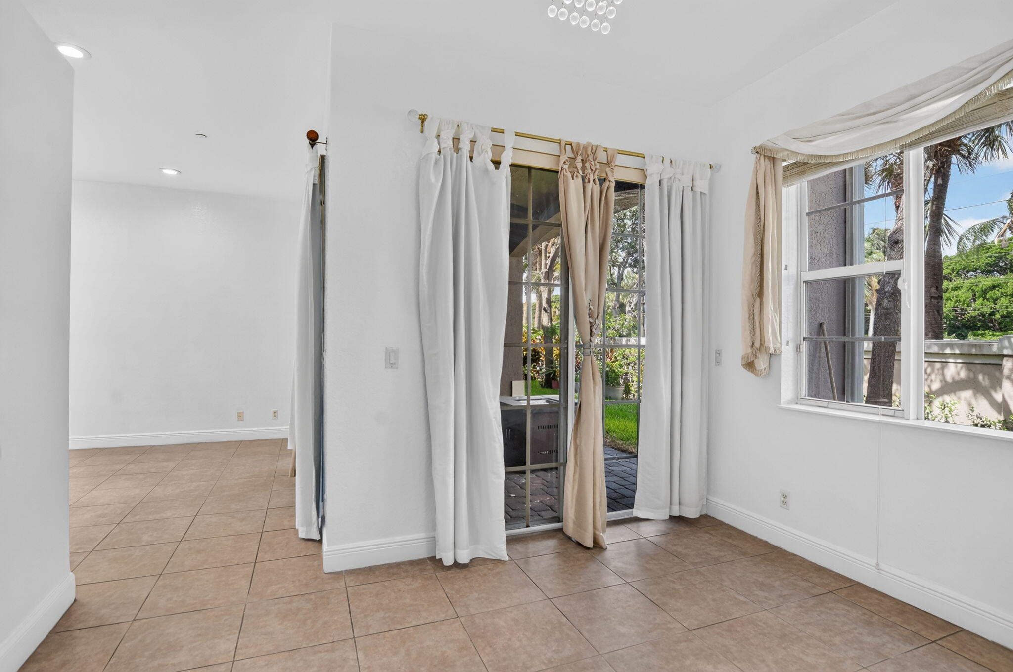 CARRIAGE POINTE - Residential