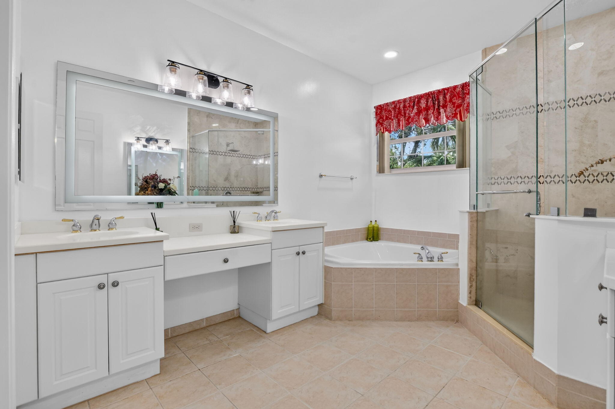 CARRIAGE POINTE - Residential