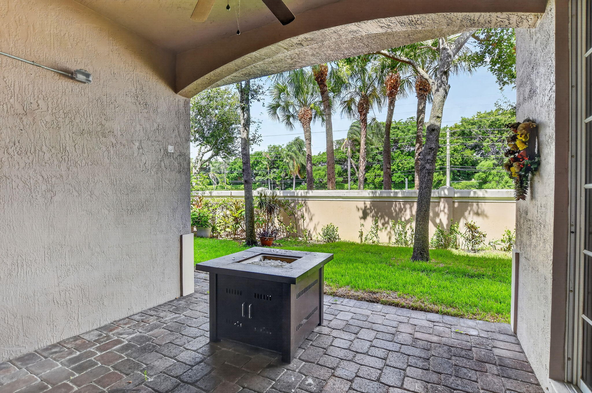 CARRIAGE POINTE - Residential