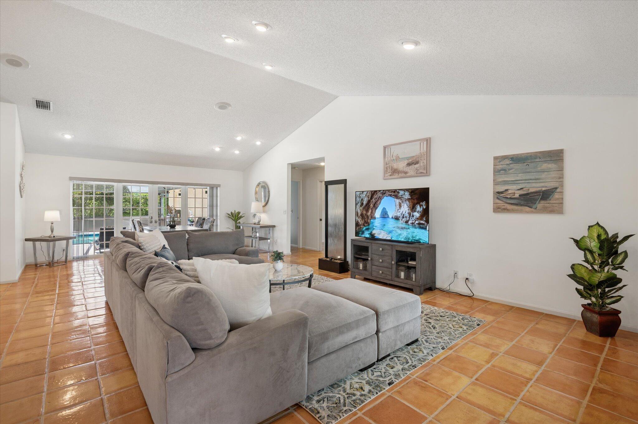 BOCA GREENS 8 - Residential