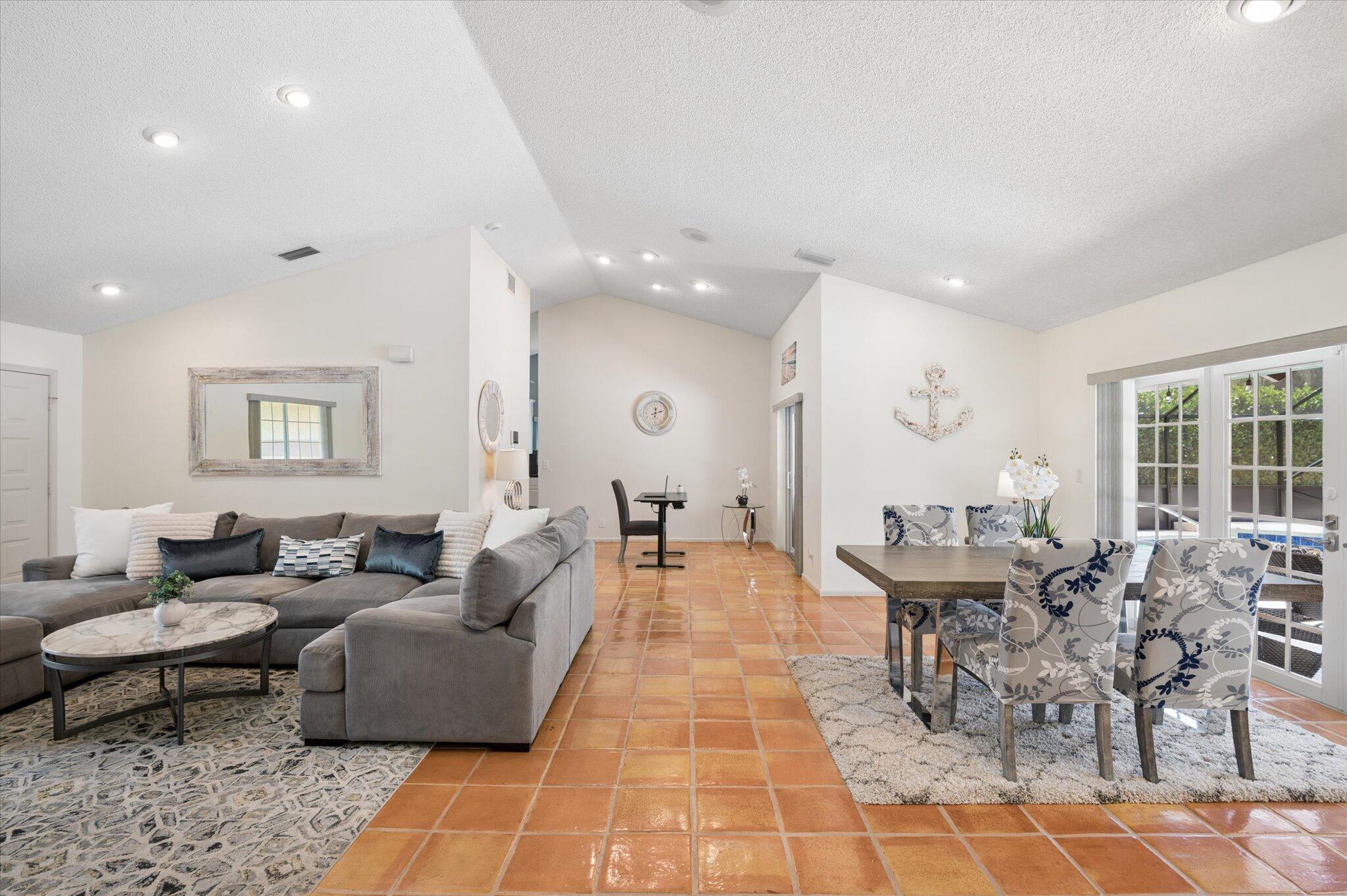 BOCA GREENS 8 - Residential