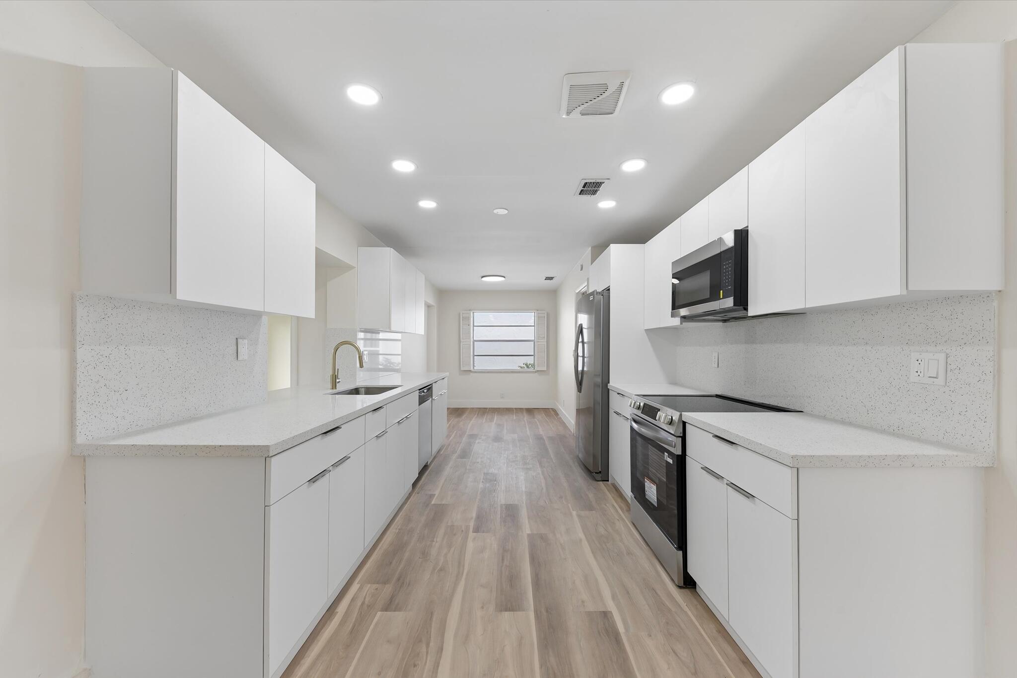 LUCERNE LAKES HOMES VILLAGE I 6TH ADD - Residential