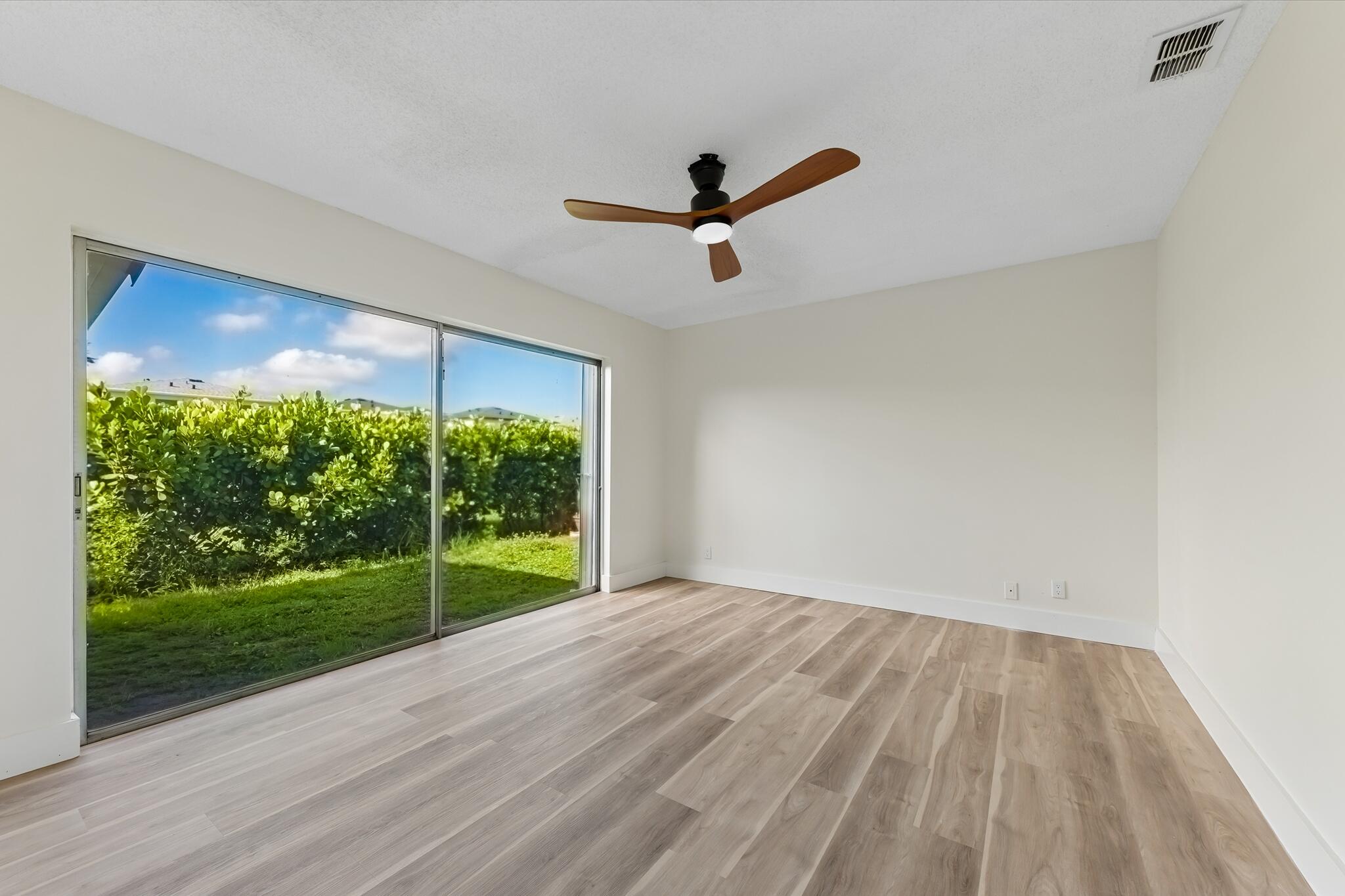 LUCERNE LAKES HOMES VILLAGE I 6TH ADD - Residential