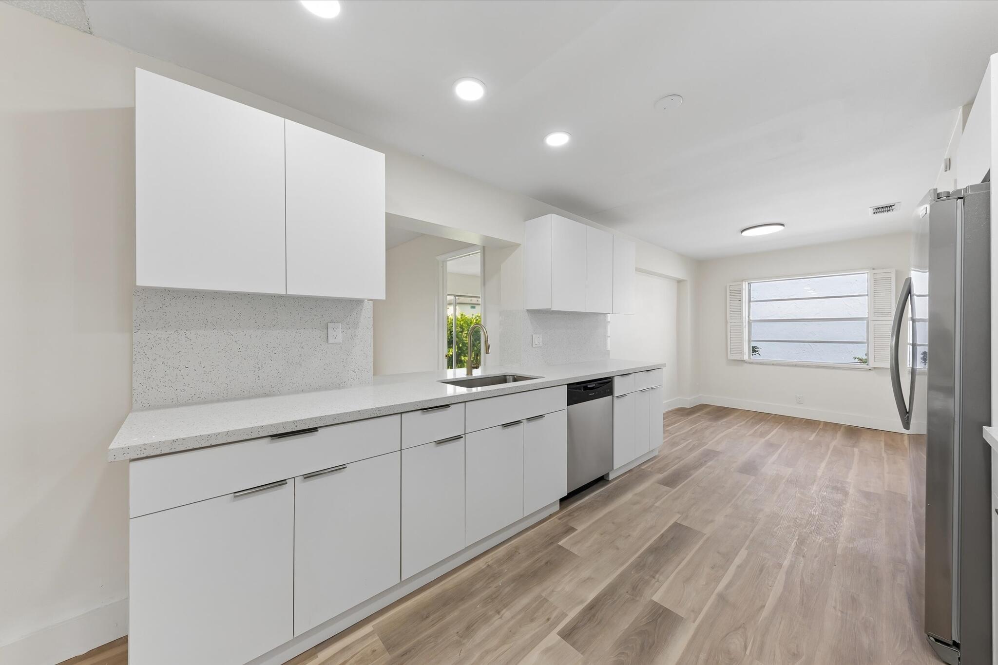 LUCERNE LAKES HOMES VILLAGE I 6TH ADD - Residential