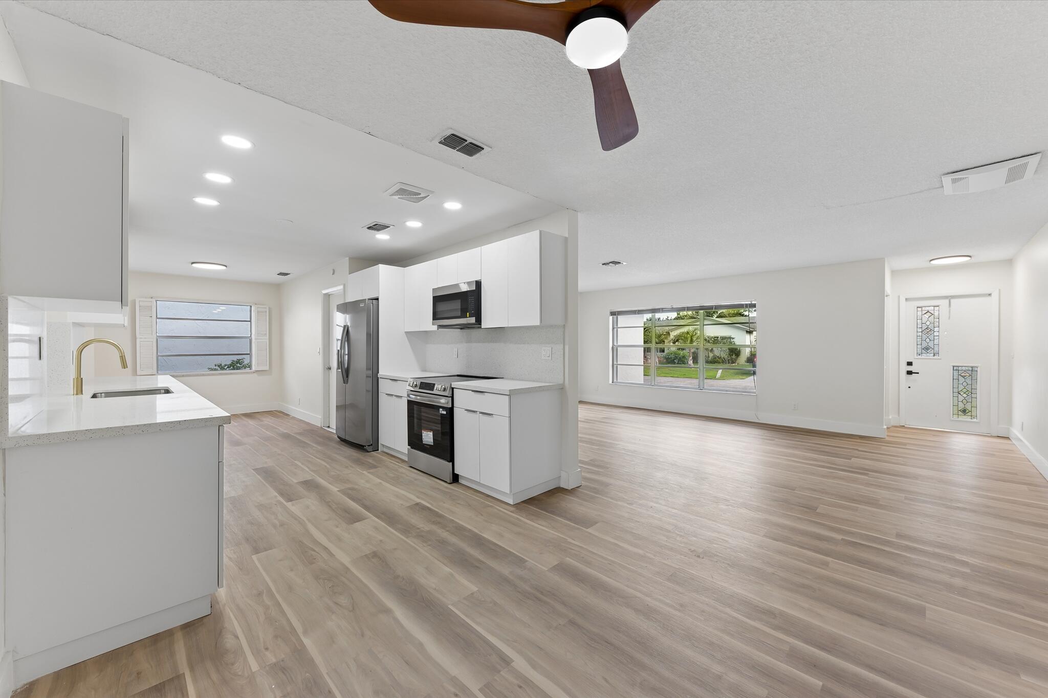LUCERNE LAKES HOMES VILLAGE I 6TH ADD - Residential