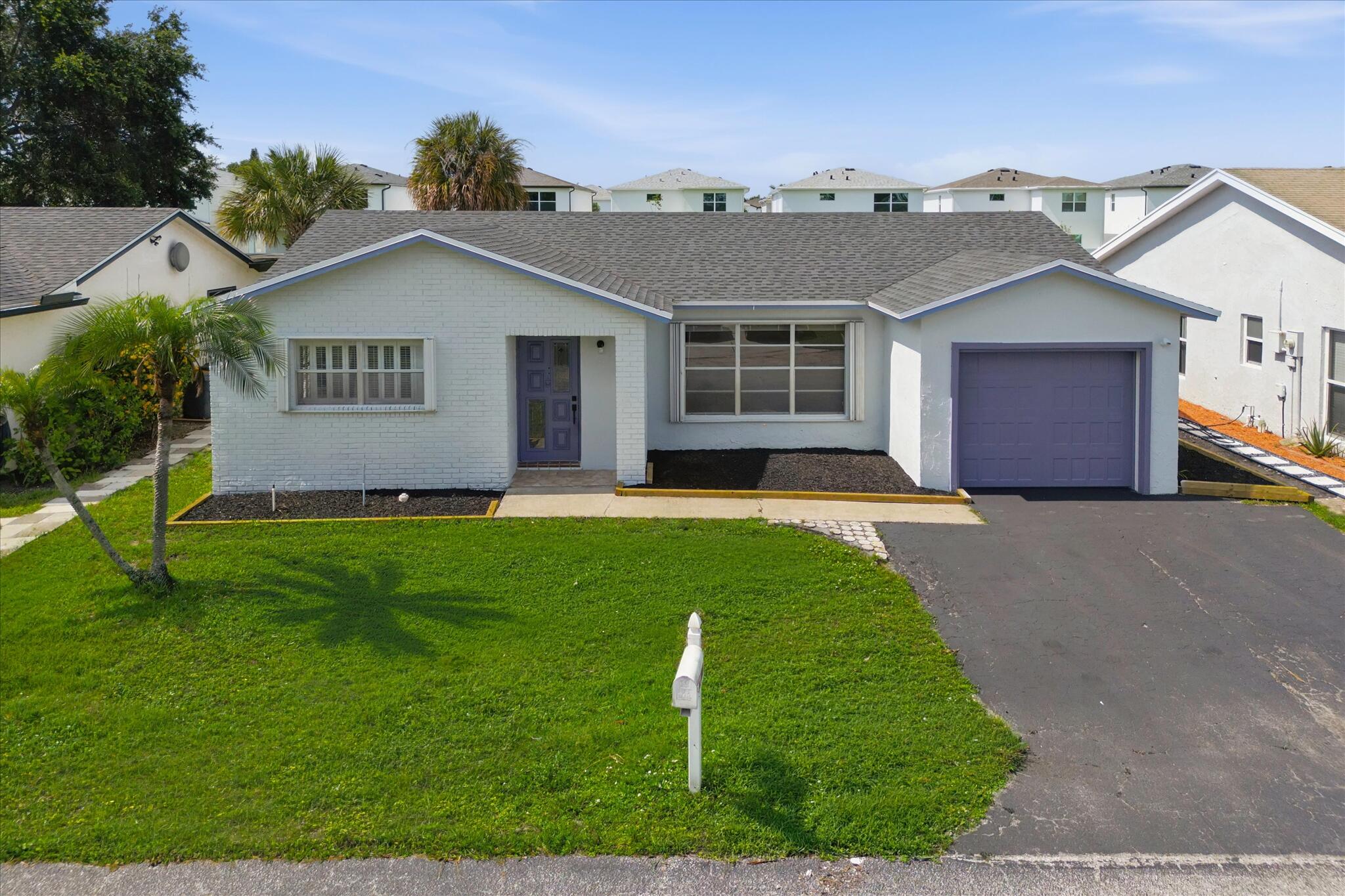 LUCERNE LAKES HOMES VILLAGE I 6TH ADD - Residential