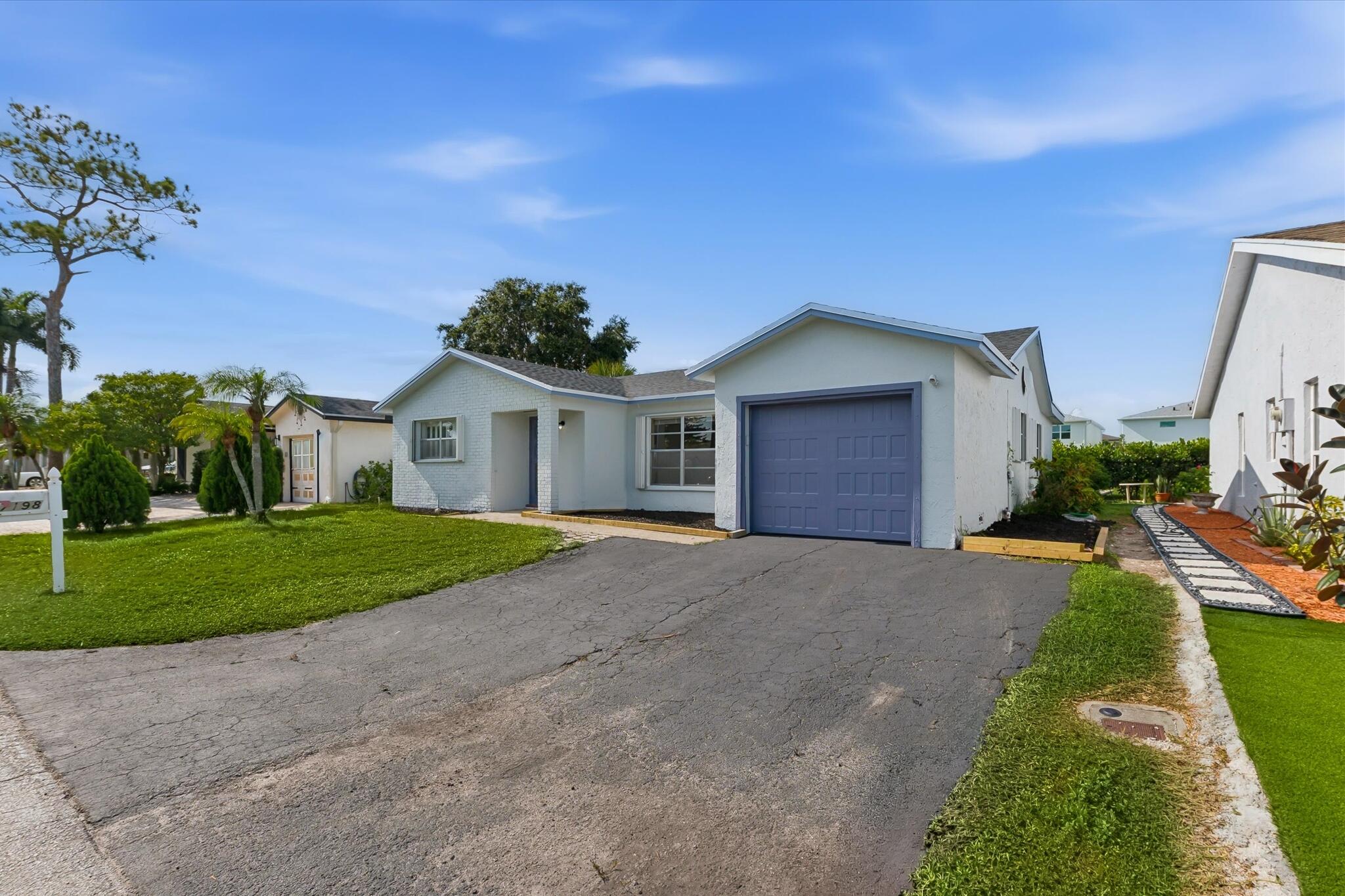 LUCERNE LAKES HOMES VILLAGE I 6TH ADD - Residential