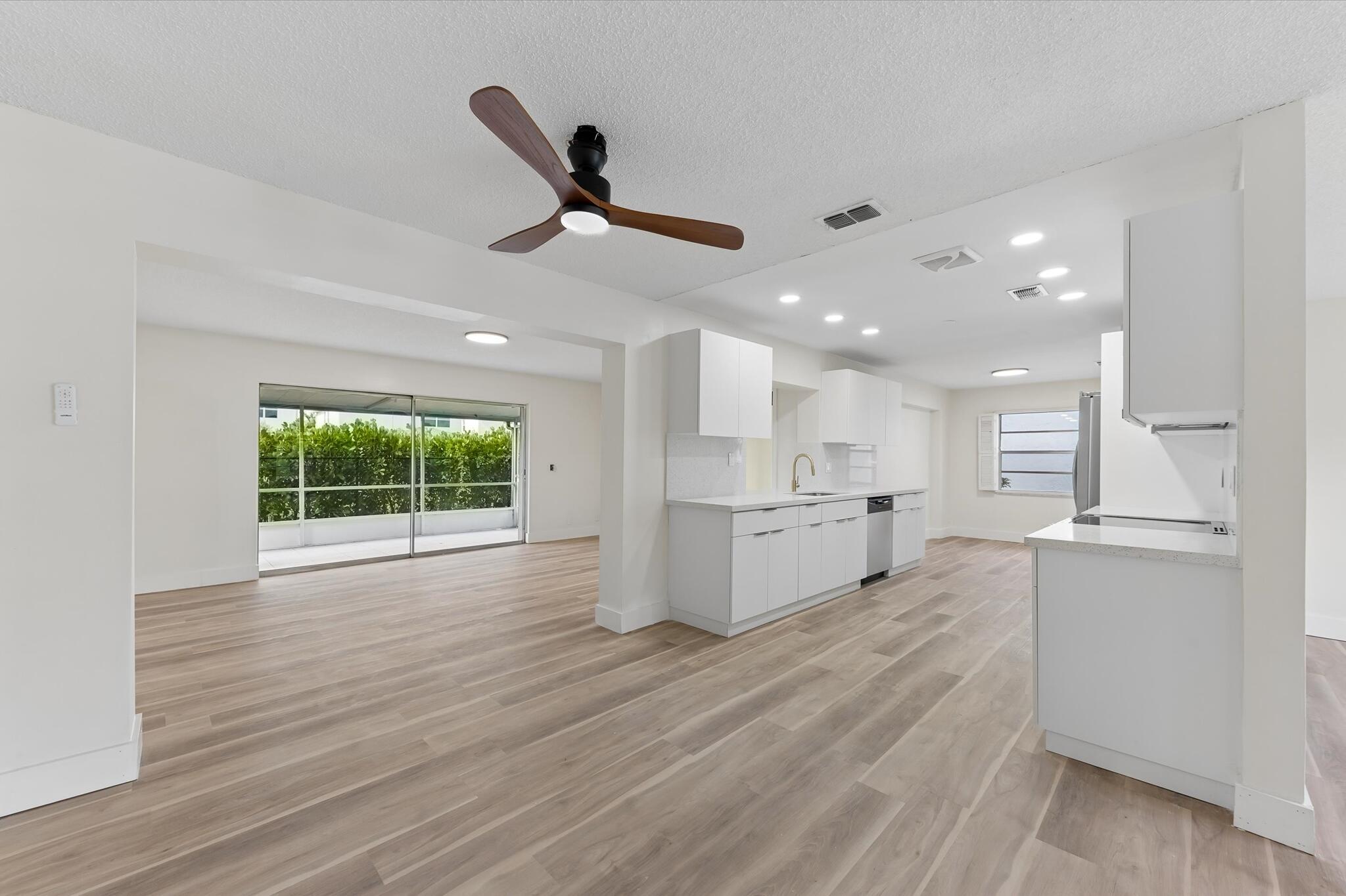 LUCERNE LAKES HOMES VILLAGE I 6TH ADD - Residential