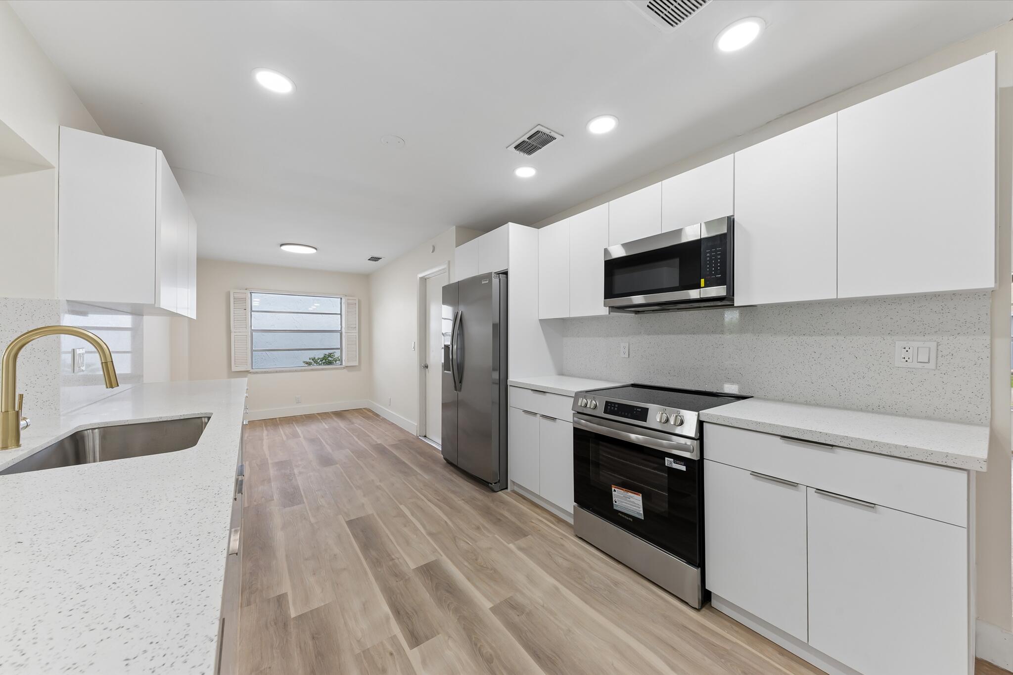 LUCERNE LAKES HOMES VILLAGE I 6TH ADD - Residential