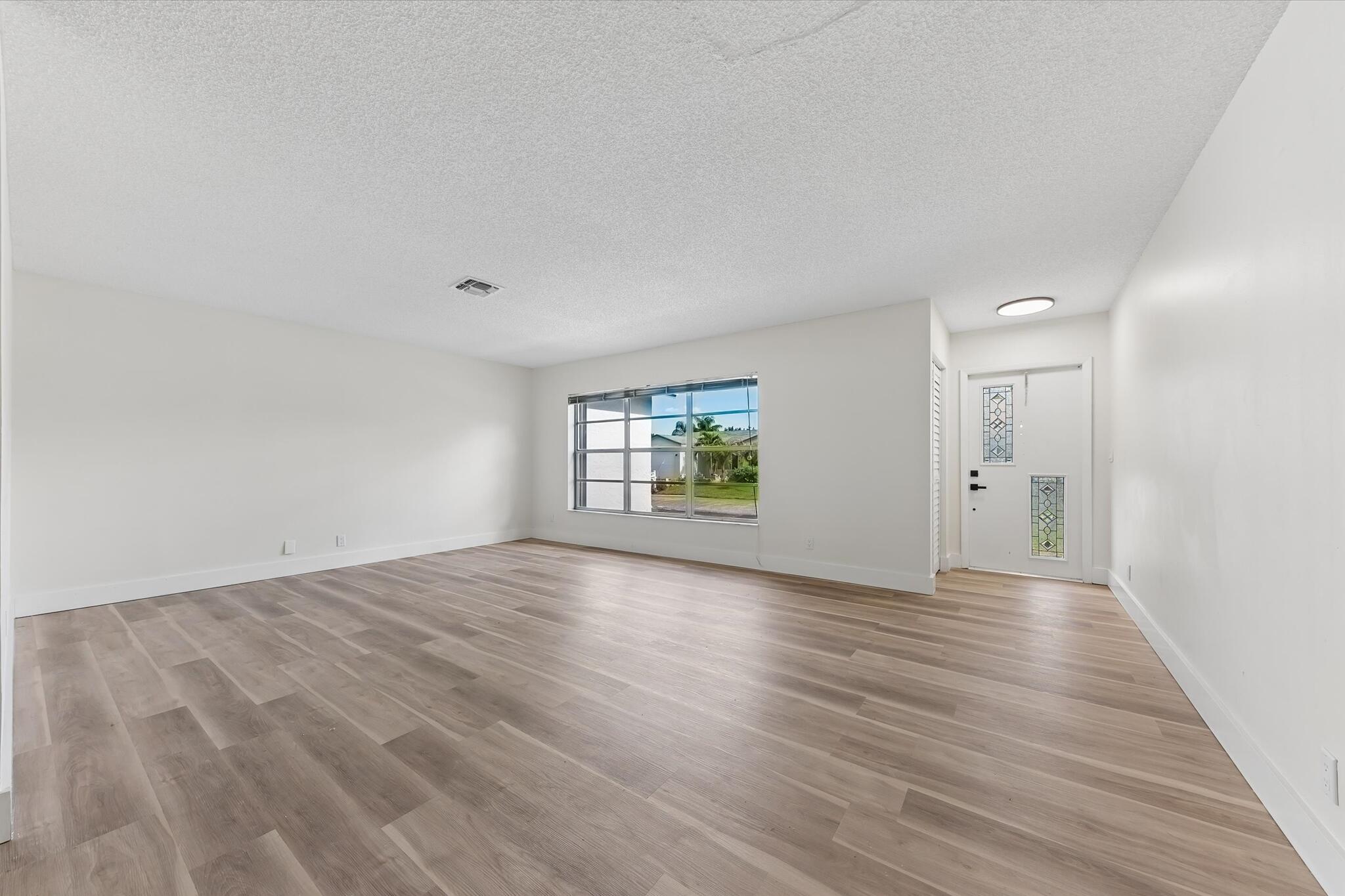 LUCERNE LAKES HOMES VILLAGE I 6TH ADD - Residential