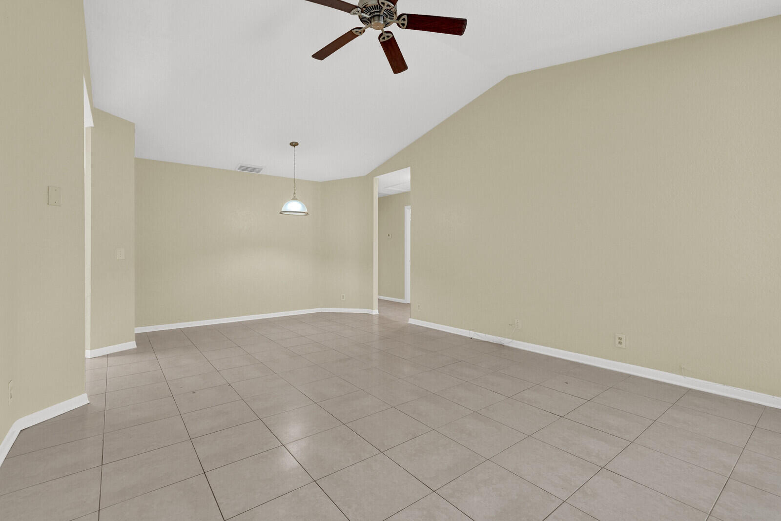 STRAWBERRY LAKES 4 - Residential Lease
