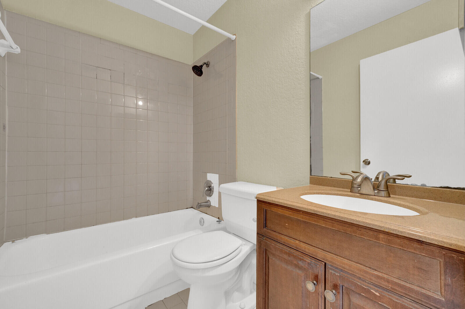 STRAWBERRY LAKES 4 - Residential Lease