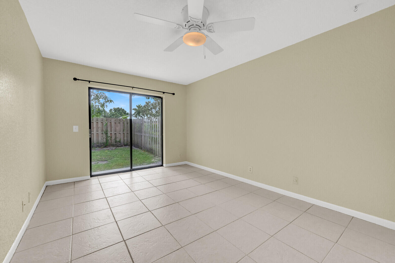 STRAWBERRY LAKES 4 - Residential Lease