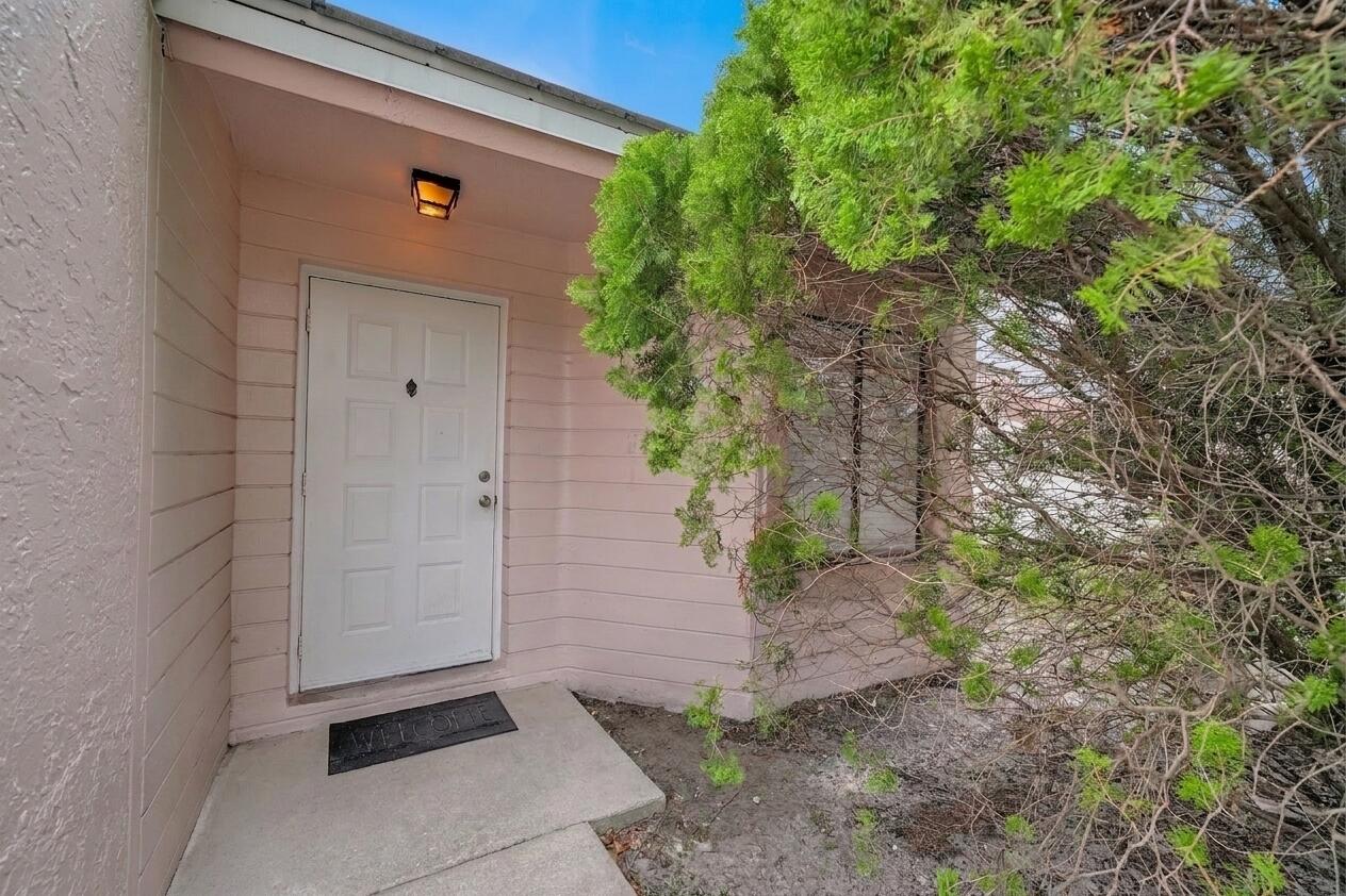 STRAWBERRY LAKES 4 - Residential Lease