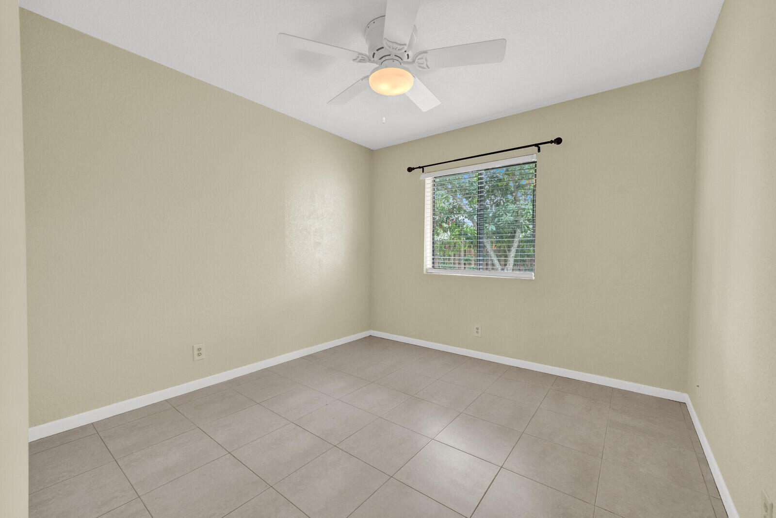 STRAWBERRY LAKES 4 - Residential Lease