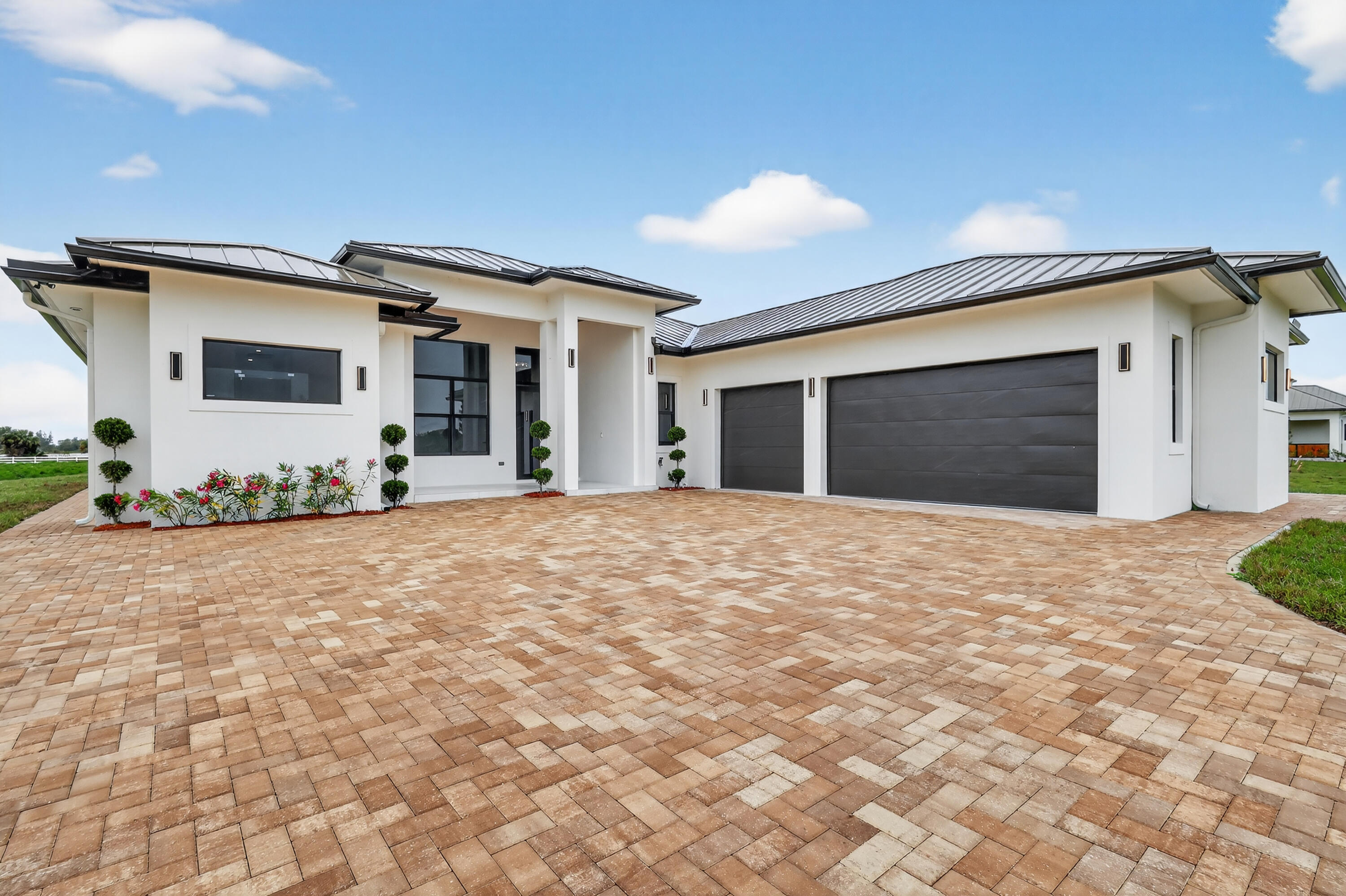 WHITE FENCES EQUESTRIAN ESTATES 1 - Residential
