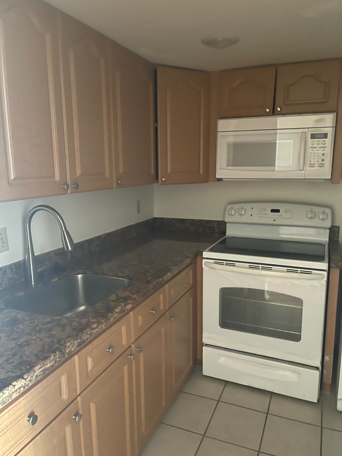 LAUDERDALE OAKS CONDO I - Residential Lease