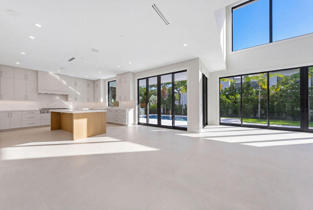 RIO VISTA ISLES - Residential