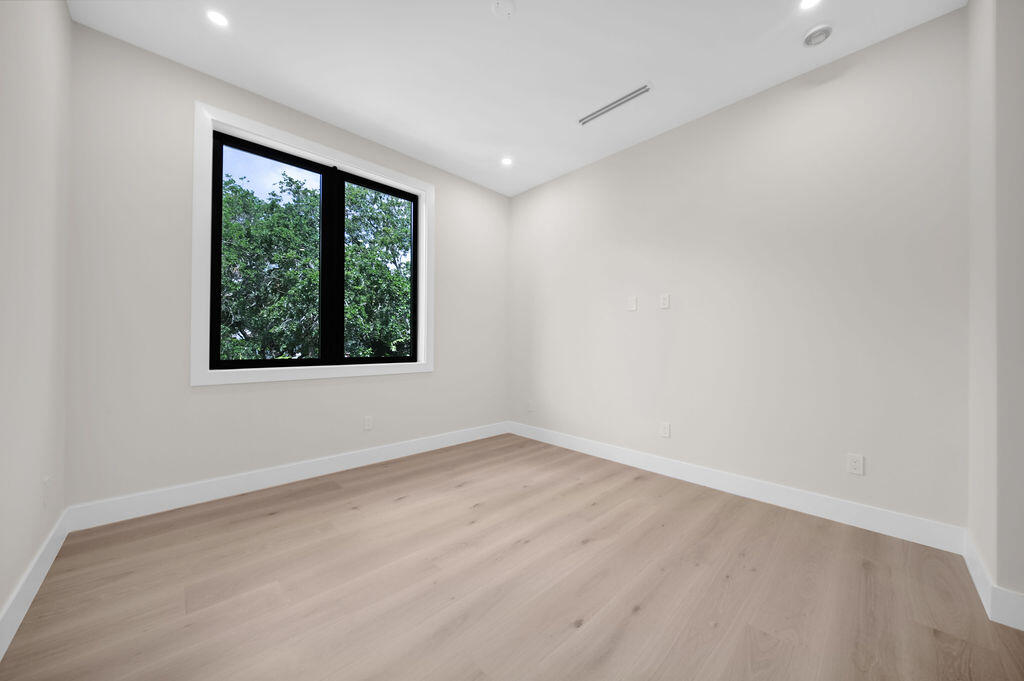 RIO VISTA ISLES - Residential