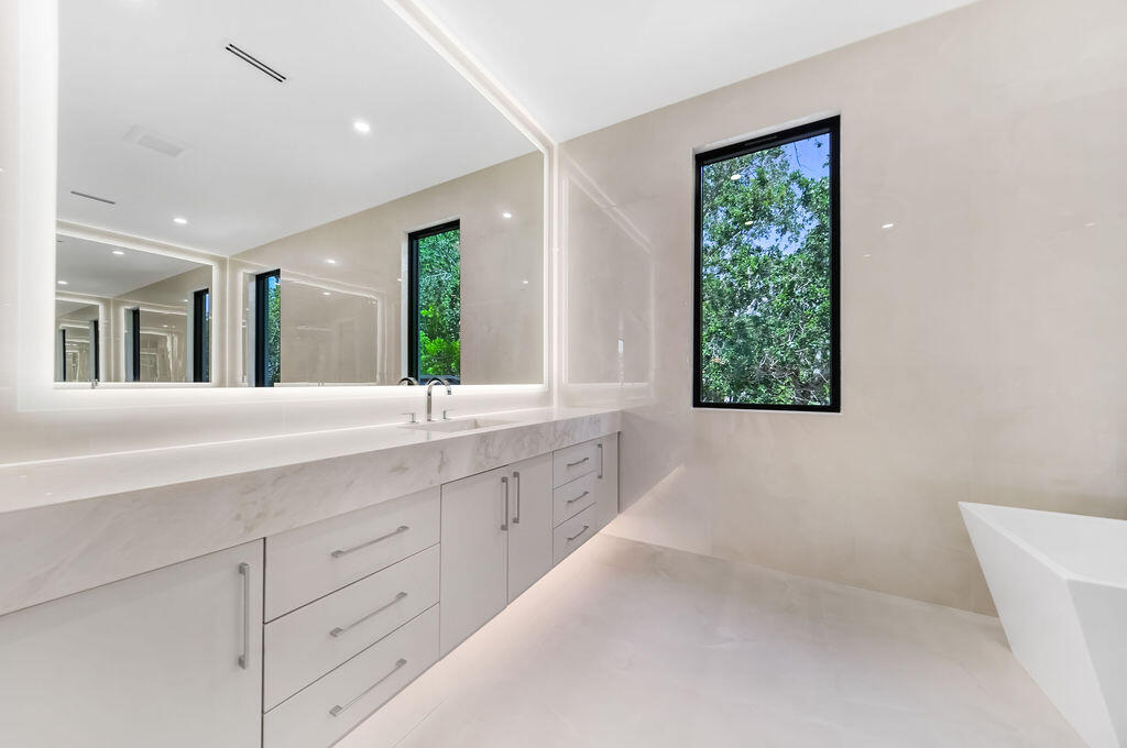 RIO VISTA ISLES - Residential