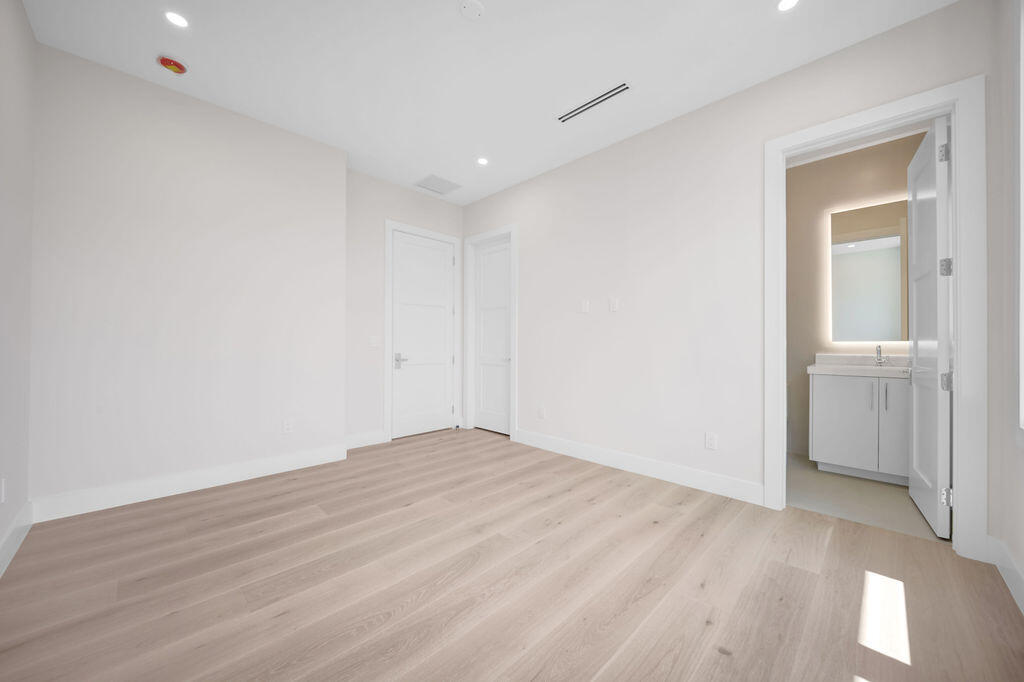 RIO VISTA ISLES - Residential