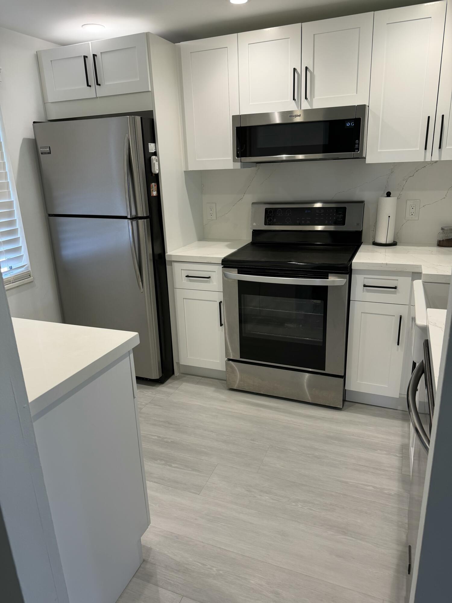 WINDING LAKE AT WELLEBY CONDO - Residential