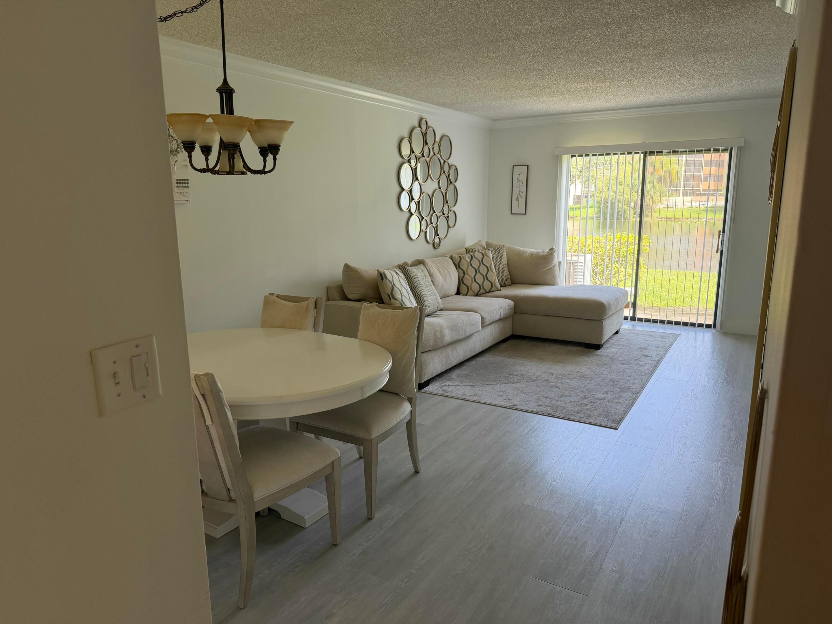 WINDING LAKE AT WELLEBY CONDO - Residential